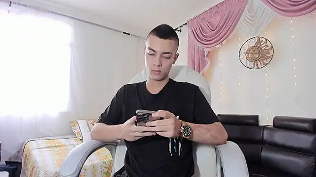 Snapshot of Dereck_Boy8 chatting on October 7, 2025, 7:26 pm Dereck Boy8 online show from October 7, 2025, 7:26 pm