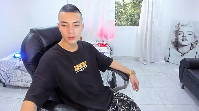 Snapshot of Dereck_Boy8 chatting on October 13, 2025, 8:54 pm Dereck Boy8 online show from October 13, 2025, 8:54 pm