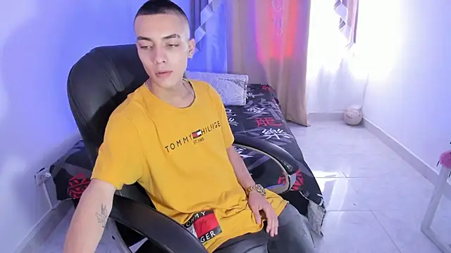 Snapshot of Dereck_Boy8 chatting on November 24, 2025, 7:47 pm Dereck Boy8 online show from November 24, 2025, 7:47 pm