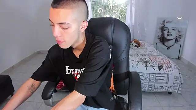 Snapshot of Dereck_Boy8 chatting on December 5, 2025, 7:45 pm Dereck Boy8 online show from December 5, 2025, 7:45 pm