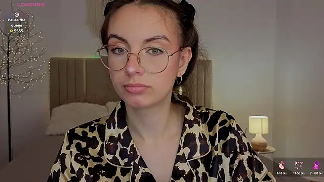 Real cutie1 online show from July 18, 2026, 12:58 pm