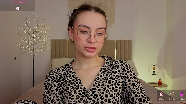 Snapshot of Real_cutie1 chatting on May 23, 2026, 1:10 pm Real cutie1 online show from May 23, 2026, 1:10 pm