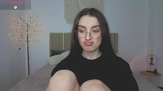 Real cutie1 online show from May 8, 2026, 12:53 pm