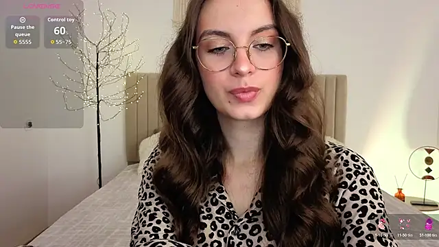 Snapshot of Real_cutie1 chatting on June 13, 2026, 12:47 pm Real cutie1 online show from June 13, 2026, 12:47 pm