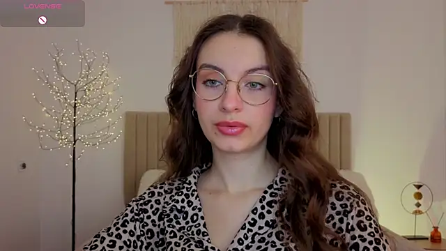 Snapshot of Real_cutie1 chatting on May 27, 2026, 12:56 pm Real cutie1 online show from May 27, 2026, 12:56 pm