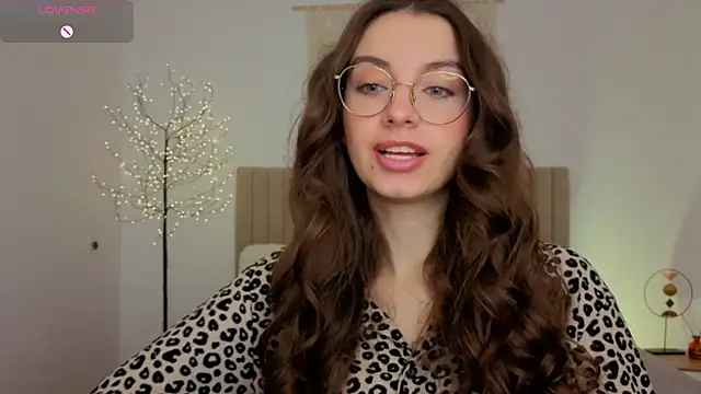 Snapshot of Real_cutie1 chatting on May 28, 2026, 12:55 pm Real cutie1 online show from May 28, 2026, 12:55 pm
