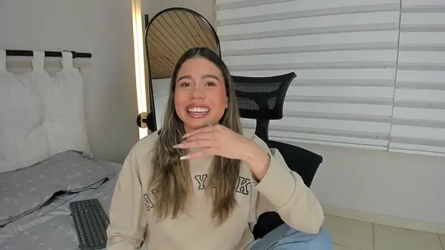 Snapshot of Rachell_criss chatting on November 28, 2025, 4:01 am Rachell criss online show from November 28, 2025, 4:01 am