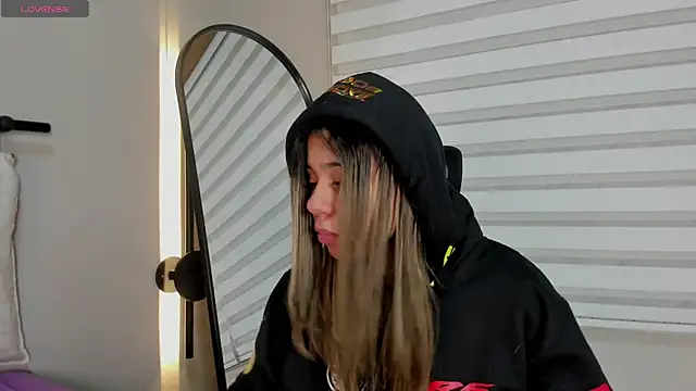 Snapshot of Rachell_criss chatting on December 18, 2025, 4:17 am Rachell criss online show from December 18, 2025, 4:17 am