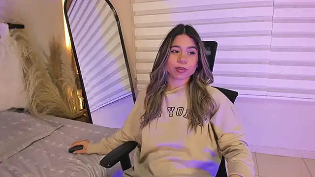 Snapshot of Rachell_criss chatting on November 13, 2025, 3:43 am Rachell criss online show from November 13, 2025, 3:43 am