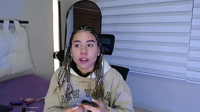 Snapshot of Rachell_criss chatting on October 8, 2025, 6:48 am Rachell criss online show from October 8, 2025, 6:48 am