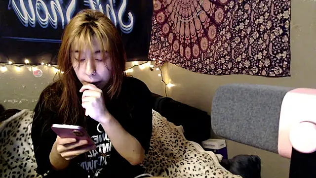 Snapshot of London_Ray chatting on July 19, 2026, 11:12 pm London Ray online show from July 19, 2026, 11:12 pm