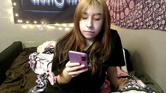 Snapshot of London_Ray chatting on July 8, 2026, 10:54 pm London Ray online show from July 8, 2026, 10:54 pm