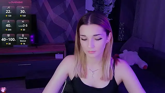 Snapshot of Sandy_Belle chatting on October 18, 2025, 9:39 pm Sandy Belle online show from October 18, 2025, 9:39 pm