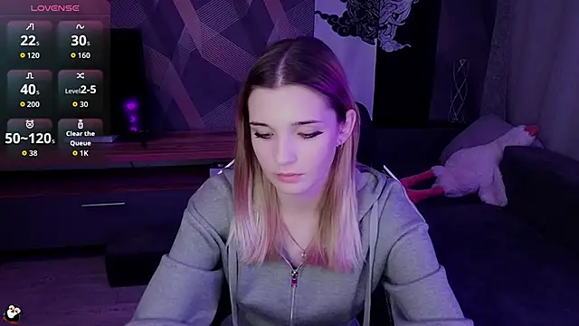 Snapshot of Sandy_Belle chatting on October 28, 2025, 7:13 pm Sandy Belle online show from October 28, 2025, 7:13 pm