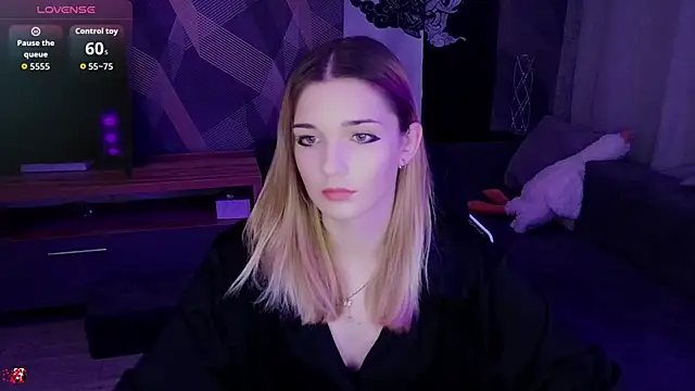 Snapshot of Sandy_Belle chatting on November 11, 2025, 8:14 pm Sandy Belle online show from November 11, 2025, 8:14 pm