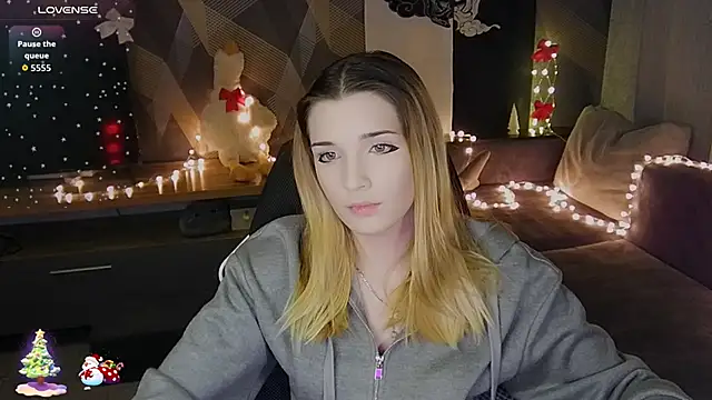 Snapshot of Sandy_Belle chatting on December 15, 2025, 7:31 pm Sandy Belle online show from December 15, 2025, 7:31 pm