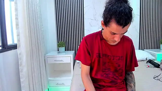 Snapshot of JackAndRosse_ chatting on July 2, 2026, 12:33 pm JackAndRosse online show from July 2, 2026, 12:33 pm