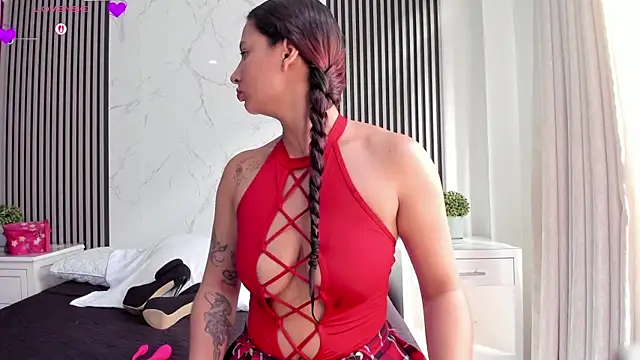 Snapshot of JackAndRosse_ chatting on May 27, 2026, 1:40 pm JackAndRosse online show from May 27, 2026, 1:40 pm