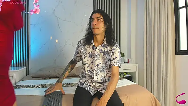 JackAndRosse  online show from November 6, 2025, 1:37 pm