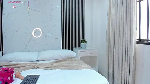 Snapshot of JackAndRosse_ chatting on March 5, 2026, 1:19 pm JackAndRosse online show from March 5, 2026, 1:19 pm