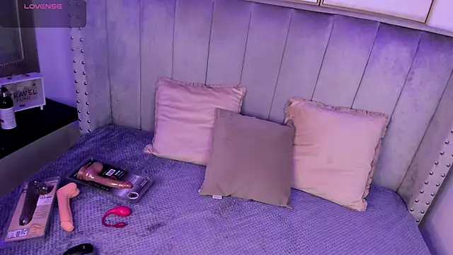 Seshat Hitt online show from October 10, 2025, 3:18 am