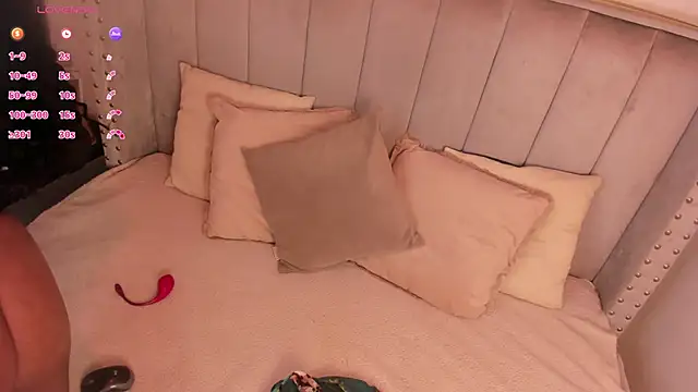 Seshat Hitt online show from November 29, 2025, 4:01 am