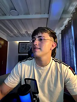 Snapshot of Justin_trevor1 chatting on October 4, 2025, 7:59 pm Justin trevor1 online show from October 4, 2025, 7:59 pm