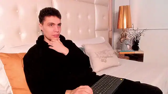 dark sun302 online show from February 3, 2026, 10:59 pm