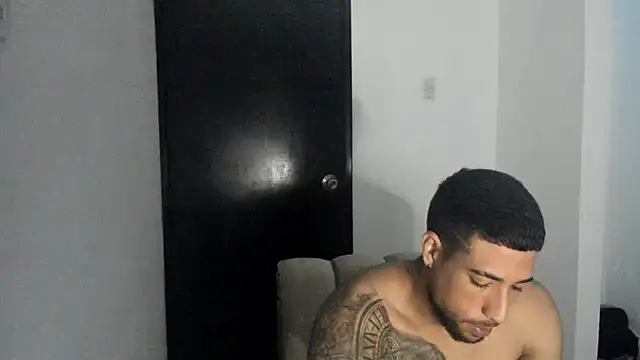 ThiagoLugo online show from May 4, 2026, 2:59 am