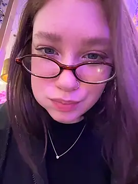 lucy-joy online show from March 4, 2026, 9:17 am