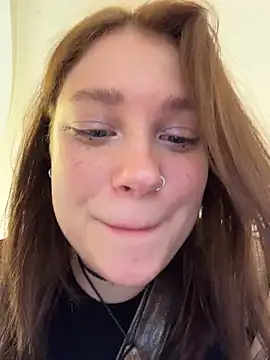 Snapshot of lucy-joy chatting on May 22, 2026, 10:35 am lucy-joy online show from May 22, 2026, 10:35 am