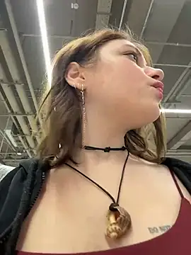 lucy-joy online show from November 30, 2025, 7:20 am