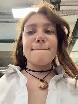Snapshot of lucy-joy chatting on June 11, 2026, 9:17 am lucy-joy online show from June 11, 2026, 9:17 am