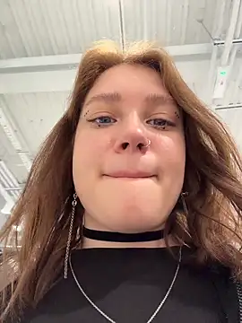 Snapshot of lucy-joy chatting on June 3, 2026, 9:32 am lucy-joy online show from June 3, 2026, 9:32 am