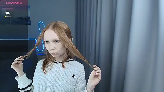 Snapshot of FoxyMira chatting on September 12, 2025, 1:22 pm FoxyMira online show from September 12, 2025, 1:22 pm