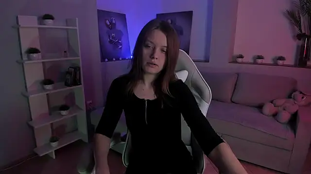 Snapshot of AlicePill chatting on October 27, 2025, 1:28 am AlicePill online show from October 27, 2025, 1:28 am