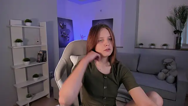 Snapshot of AlicePill chatting on October 11, 2025, 2:12 am AlicePill online show from October 11, 2025, 2:12 am