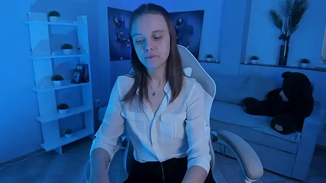 Snapshot of AlicePill chatting on November 21, 2025, 3:05 am AlicePill online show from November 21, 2025, 3:05 am