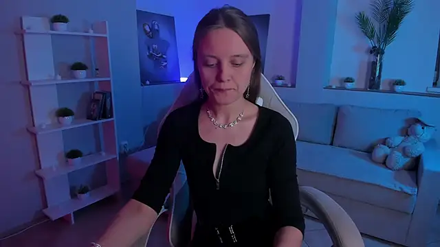 Snapshot of AlicePill chatting on November 14, 2025, 1:42 am AlicePill online show from November 14, 2025, 1:42 am