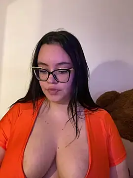 Snapshot of Emily_Taylor2 chatting on November 13, 2025, 2:48 am Emily Taylor2 online show from November 13, 2025, 2:48 am