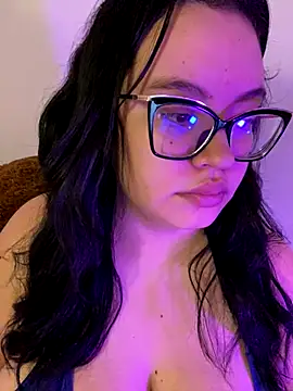 Snapshot of Emily_Taylor2 chatting on October 17, 2025, 1:53 am Emily Taylor2 online show from October 17, 2025, 1:53 am