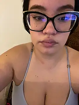 Snapshot of Emily_Taylor2 chatting on September 18, 2025, 2:58 am Emily Taylor2 online show from September 18, 2025, 2:58 am