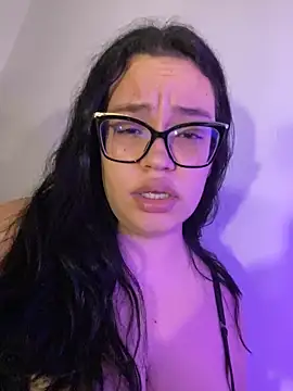 Snapshot of Emily_Taylor2 chatting on October 22, 2025, 2:22 am Emily Taylor2 online show from October 22, 2025, 2:22 am