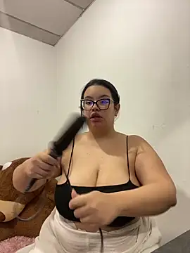 Snapshot of Emily_Taylor2 chatting on September 13, 2025, 2:33 am Emily Taylor2 online show from September 13, 2025, 2:33 am