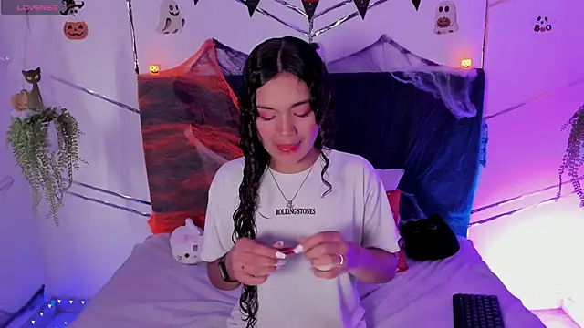 Camilla Miller01 online show from October 16, 2025, 1:30 pm