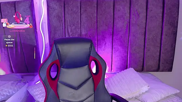 Snapshot of Megan__cole1 chatting on October 7, 2025, 3:40 am Megan cole1 online show from October 7, 2025, 3:40 am