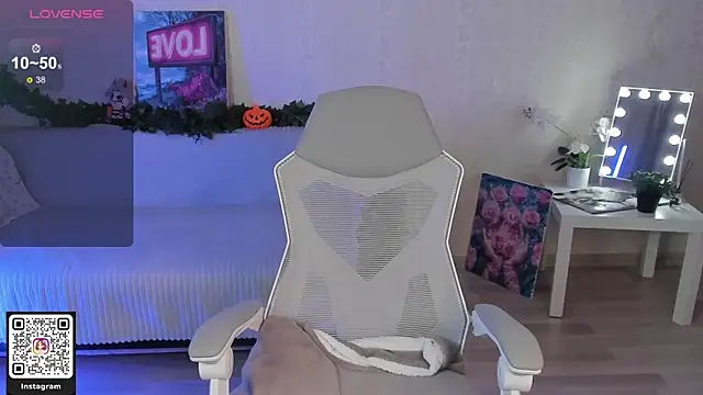 ArleneThomas online show from November 28, 2025, 1:33 pm