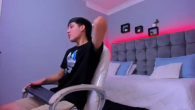 Snapshot of Ares_di_martin chatting on November 26, 2025, 6:24 am Ares di martin online show from November 26, 2025, 6:24 am