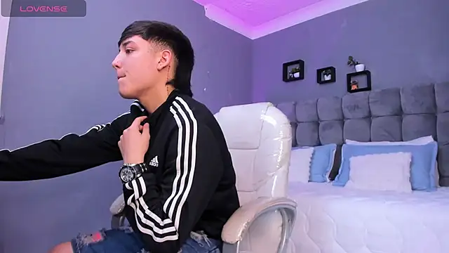 Snapshot of Ares_di_martin chatting on November 8, 2025, 5:11 am Ares di martin online show from November 8, 2025, 5:11 am