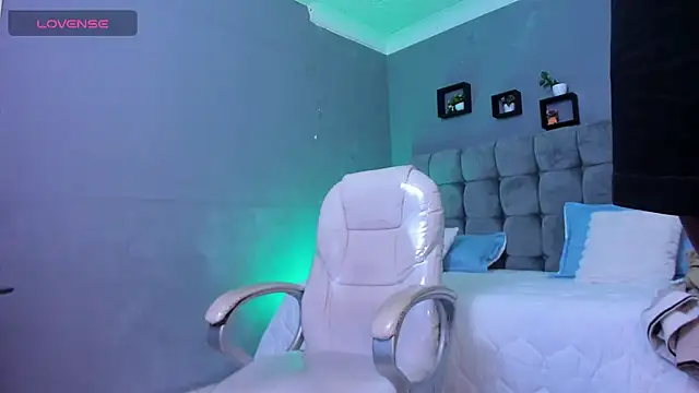 Snapshot of Ares_di_martin chatting on November 18, 2025, 5:44 am Ares di martin online show from November 18, 2025, 5:44 am